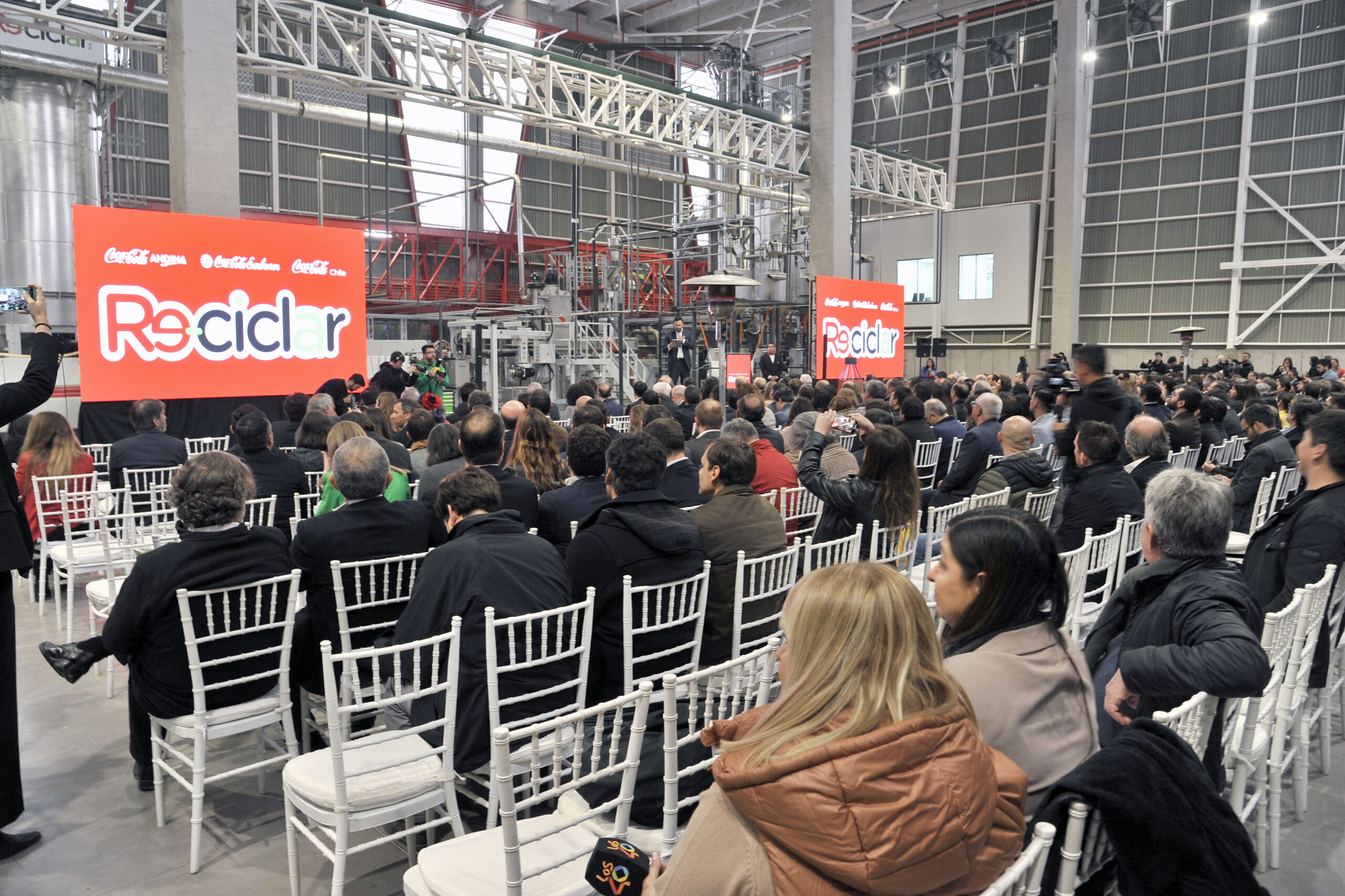 Re-Ciclar: Coca-Cola Andina inaugura fábrica garrafa por garrafa